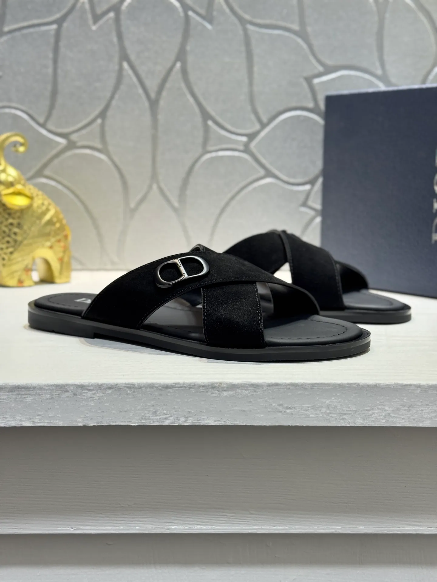 Men's men's shoes 💰320 [New style] 🦇🦇𝐂𝐡𝐫𝐢𝐬𝐭𝐢𝐚𝐧 𝐃𝐢𝐨𝐫 Dior slippers - the latest hot sandals, classic sandals, original replicas, super durable and versatile, cowhide leather with hardware accessories, very comfortable on the feet Look slim and white. Original molded outsole size: 38-44 (.45. Customized